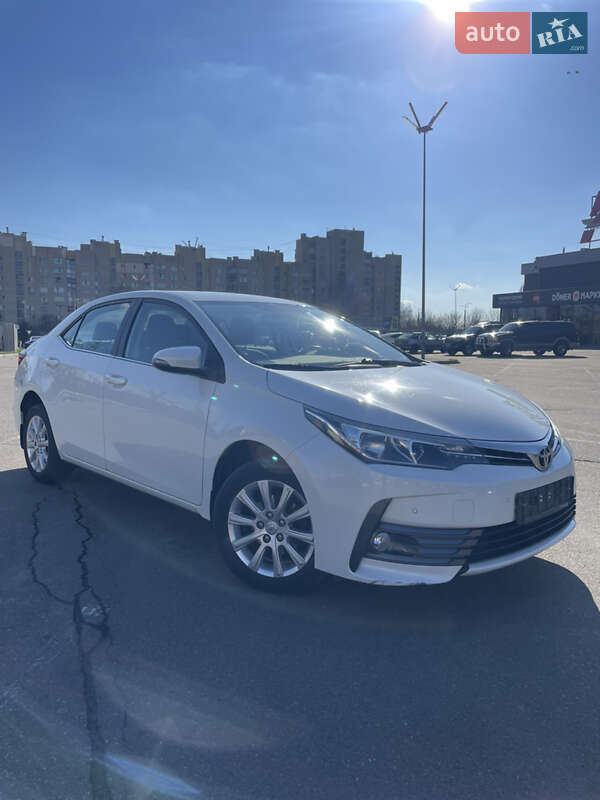 Седан Toyota Corolla 2016 в Киеве