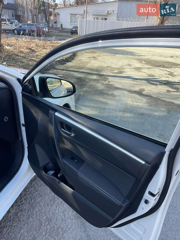 Седан Toyota Corolla 2016 в Киеве