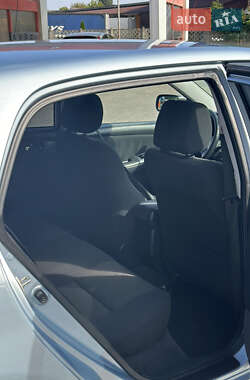 Хетчбек Toyota Corolla 2006 в Чернівцях