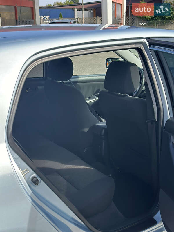 Хетчбек Toyota Corolla 2006 в Чернівцях