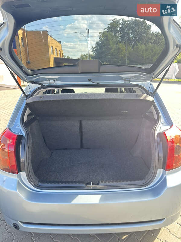 Хетчбек Toyota Corolla 2006 в Чернівцях