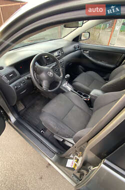 Седан Toyota Corolla 2004 в 