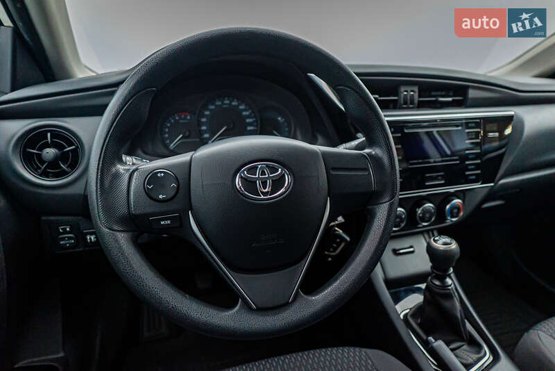 Седан Toyota Corolla 2017 в Києві