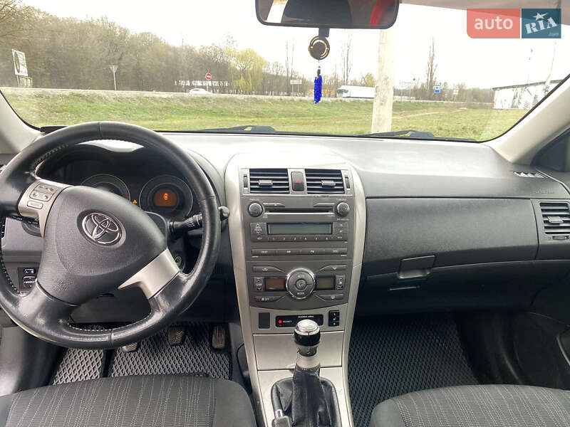 Седан Toyota Corolla 2008 в Копычинце