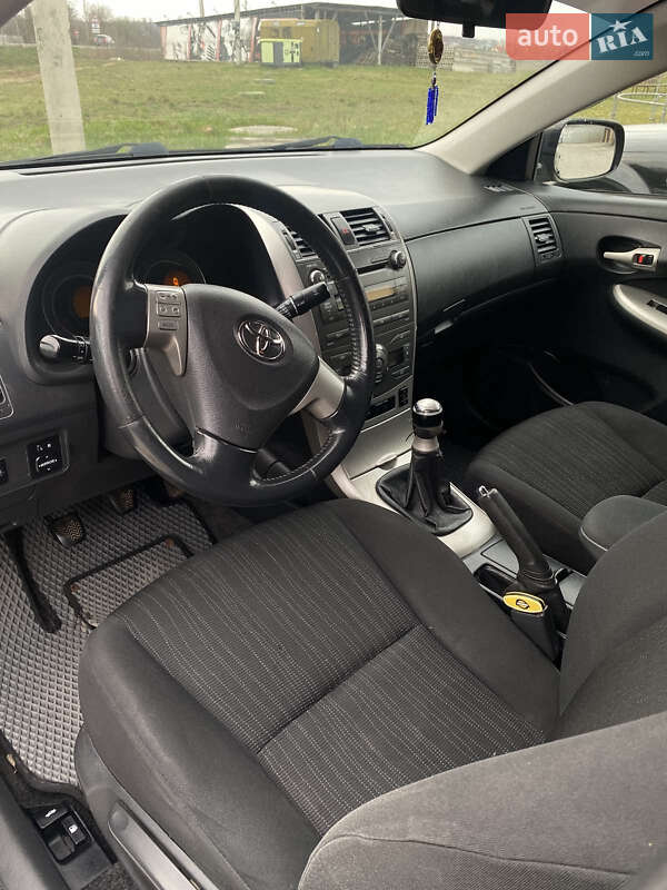 Седан Toyota Corolla 2008 в Копычинце