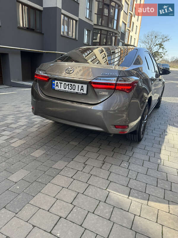 Седан Toyota Corolla 2016 в Ивано-Франковске