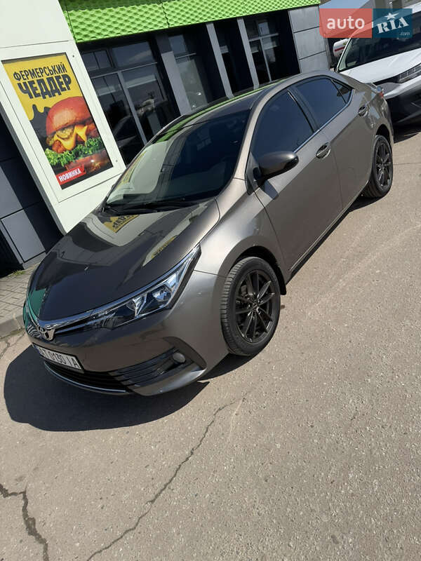 Седан Toyota Corolla 2016 в Ивано-Франковске