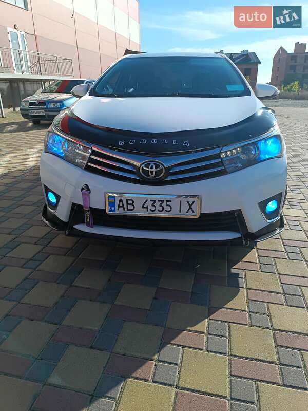 Седан Toyota Corolla 2013 в 