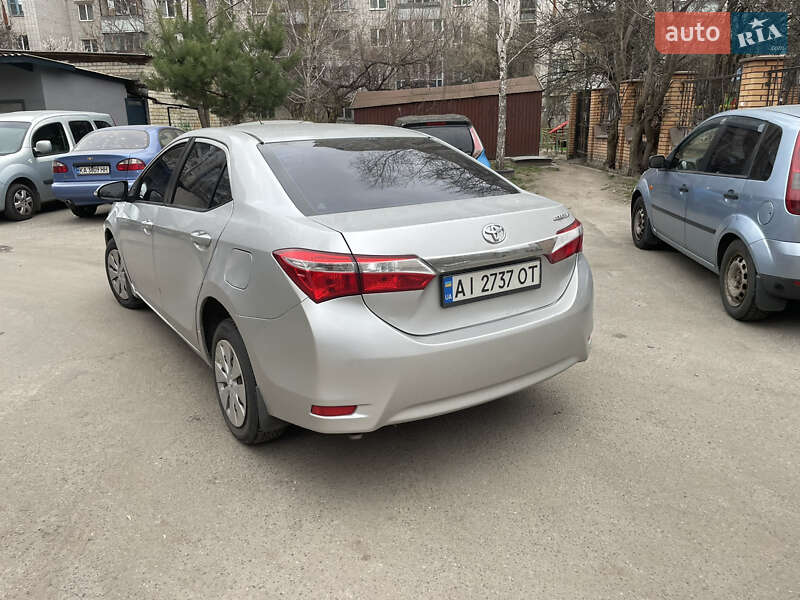 Седан Toyota Corolla 2013 в Вишгороді