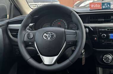 Седан Toyota Corolla 2013 в 