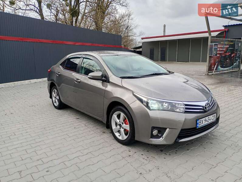 Седан Toyota Corolla 2013 в Мирополі