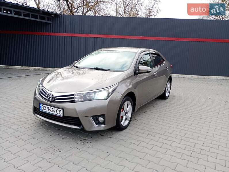 Седан Toyota Corolla 2013 в Мирополі