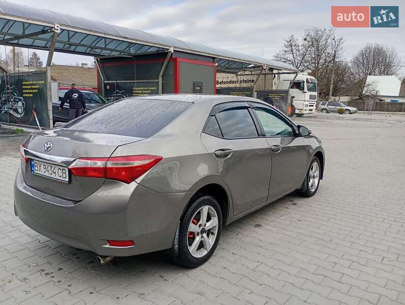 Седан Toyota Corolla 2013 в Мирополі