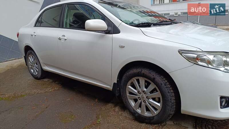 Седан Toyota Corolla 2008 в Тернополі