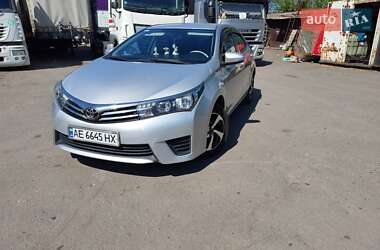 Седан Toyota Corolla 2015 в 