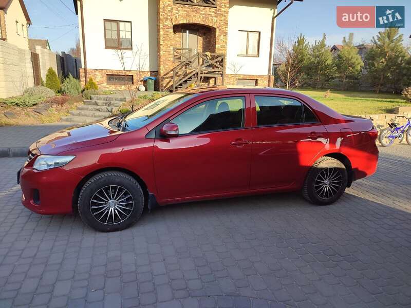 Седан Toyota Corolla 2011 в Дніпрі