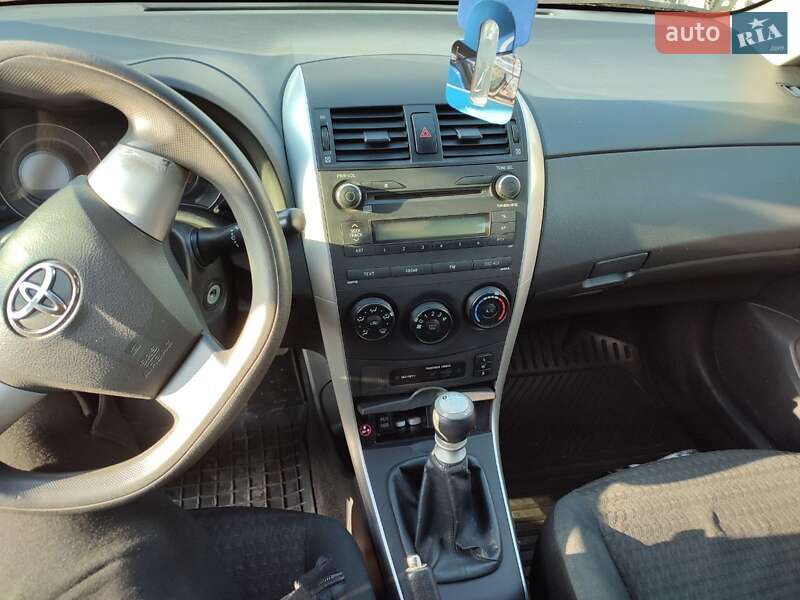 Седан Toyota Corolla 2011 в Дніпрі