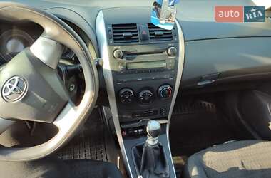 Седан Toyota Corolla 2011 в 