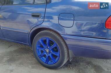Седан Toyota Corolla 2001 в 