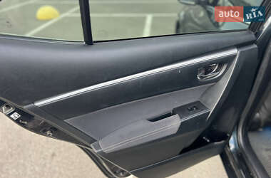 Седан Toyota Corolla 2015 в 