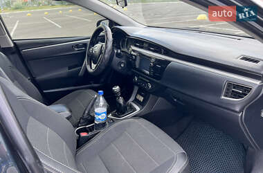 Седан Toyota Corolla 2015 в 