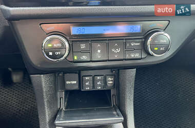 Седан Toyota Corolla 2015 в 