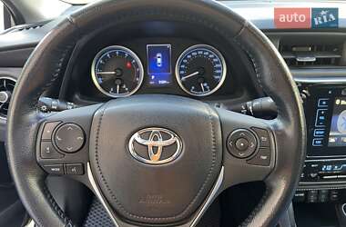 Седан Toyota Corolla 2017 в 