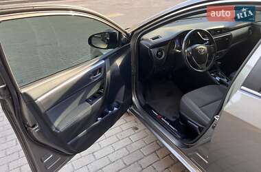 Седан Toyota Corolla 2017 в 