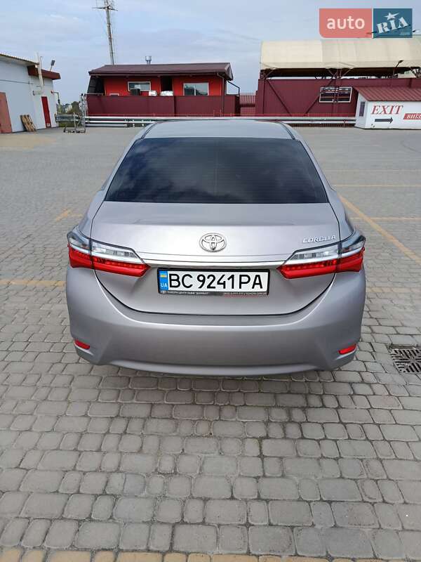Седан Toyota Corolla 2018 в Львові
