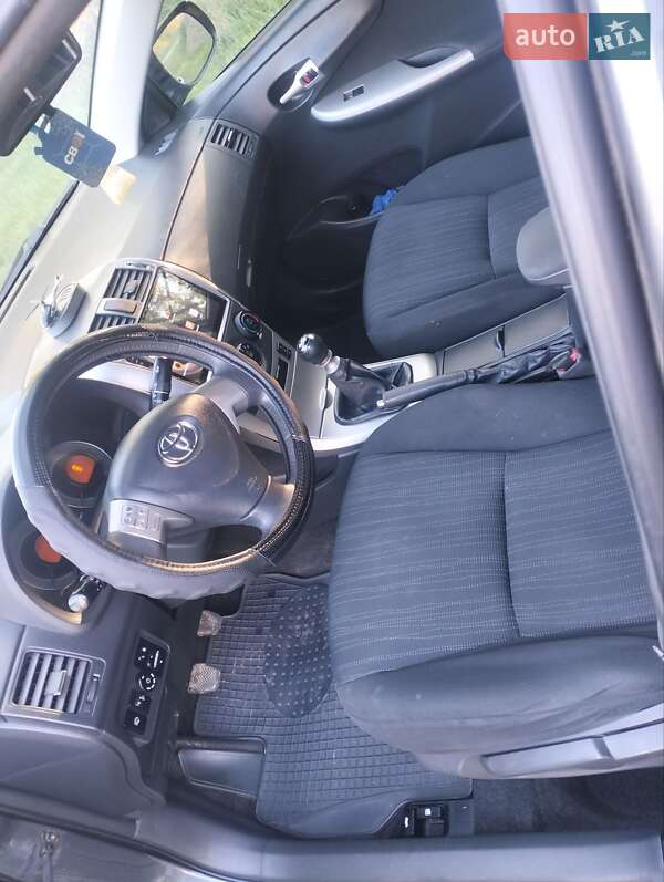 Седан Toyota Corolla 2010 в Мурованих Курилівцях