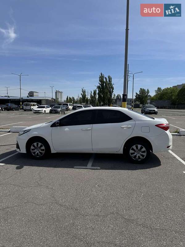 Седан Toyota Corolla 2017 в Києві