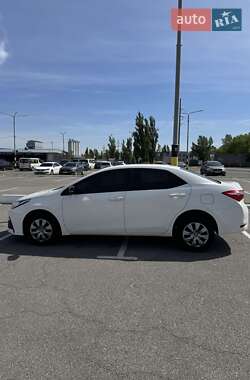 Седан Toyota Corolla 2017 в 