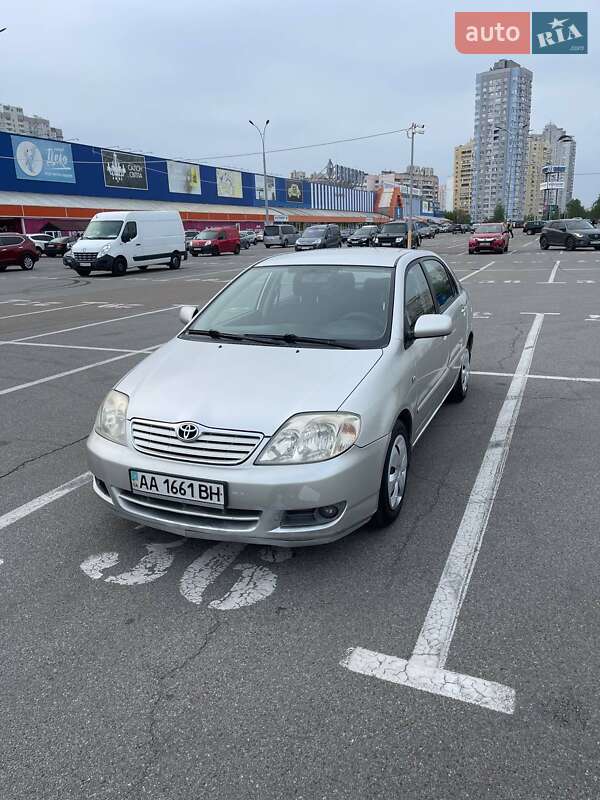 Седан Toyota Corolla 2005 в Киеве