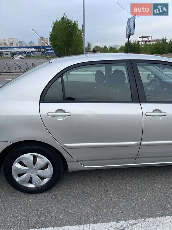 Седан Toyota Corolla 2005 в Киеве