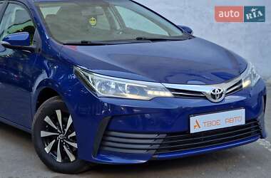 Седан Toyota Corolla 2018 в 