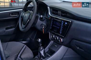 Седан Toyota Corolla 2018 в 
