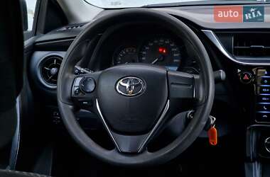 Седан Toyota Corolla 2018 в 