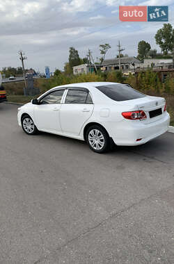 Седан Toyota Corolla 2013 в Жовкві