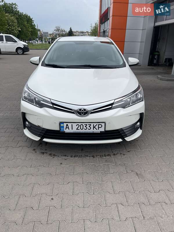 Седан Toyota Corolla 2018 в Києві
