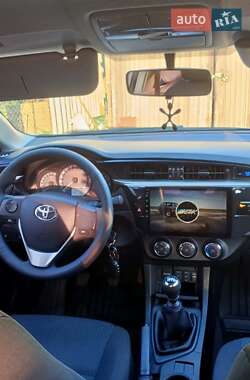 Седан Toyota Corolla 2013 в 
