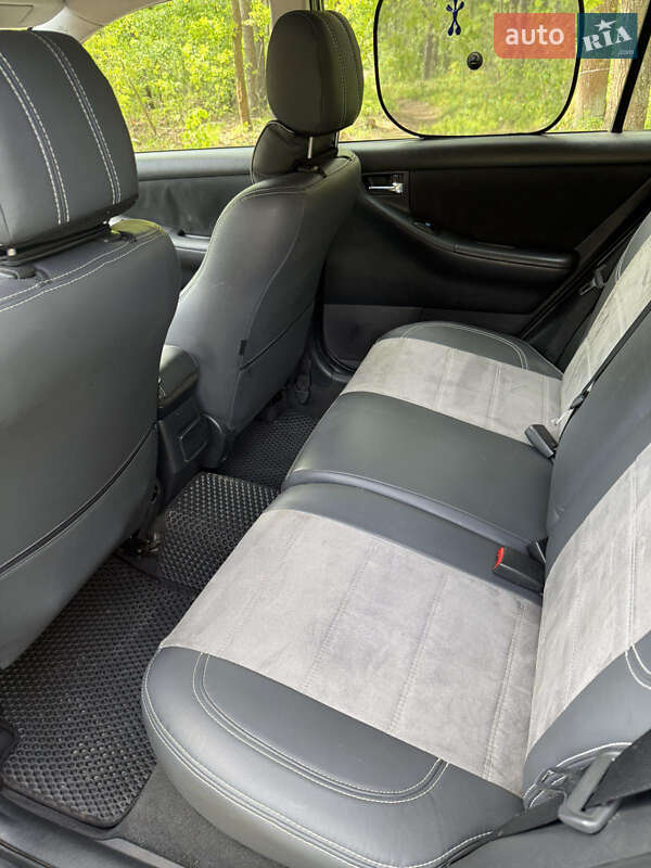 Хетчбек Toyota Corolla 2006 в Рівному