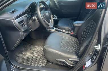 Седан Toyota Corolla 2015 в 