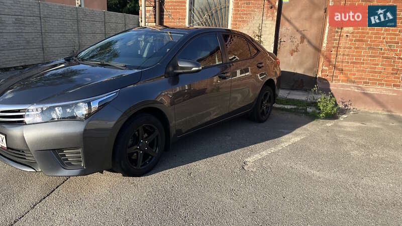 Седан Toyota Corolla 2015 в Харькове