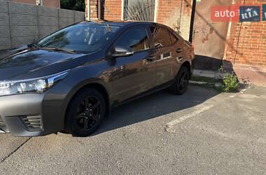 Седан Toyota Corolla 2015 в 