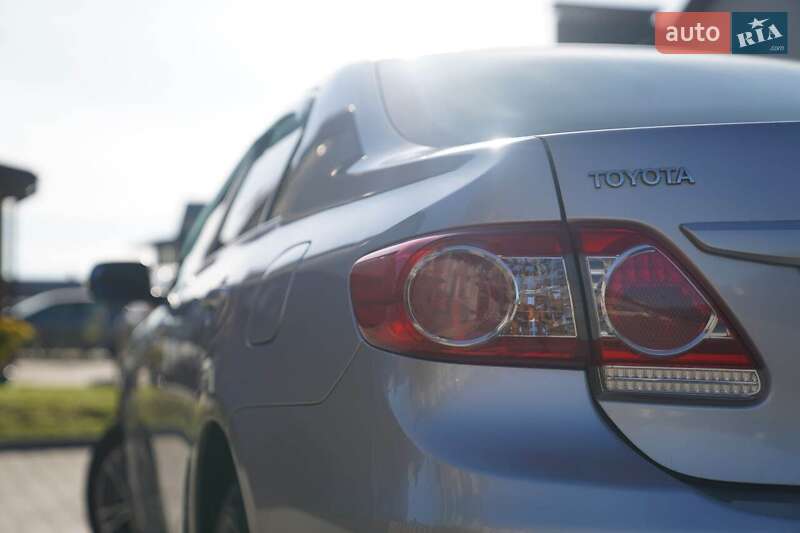Седан Toyota Corolla 2011 в Хмельницькому