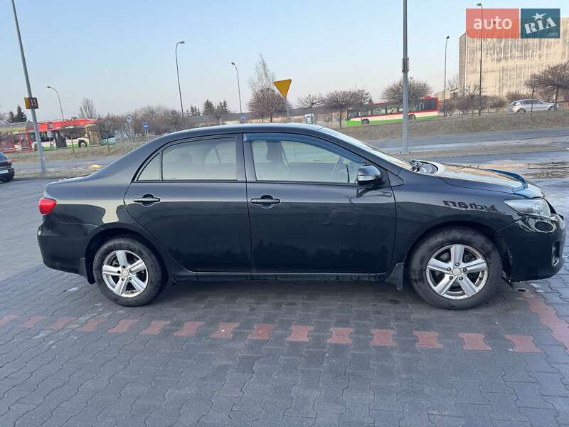 Седан Toyota Corolla 2012 в Виннице