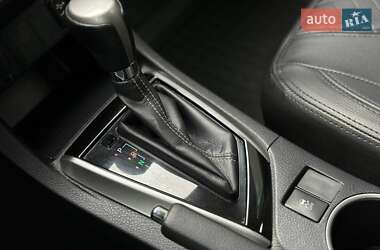 Седан Toyota Corolla 2015 в 
