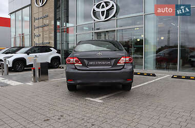 Седан Toyota Corolla 2013 в 