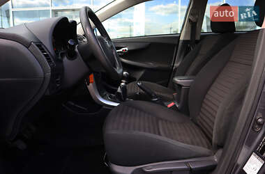 Седан Toyota Corolla 2013 в 