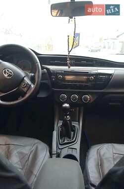 Седан Toyota Corolla 2015 в 